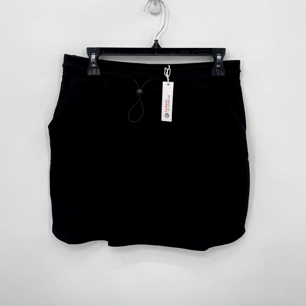 SUNDRY FOR EVEREVE Sunday Skirt with Bungee Drawcord in Black // 3 (L) - Picture 5 of 10